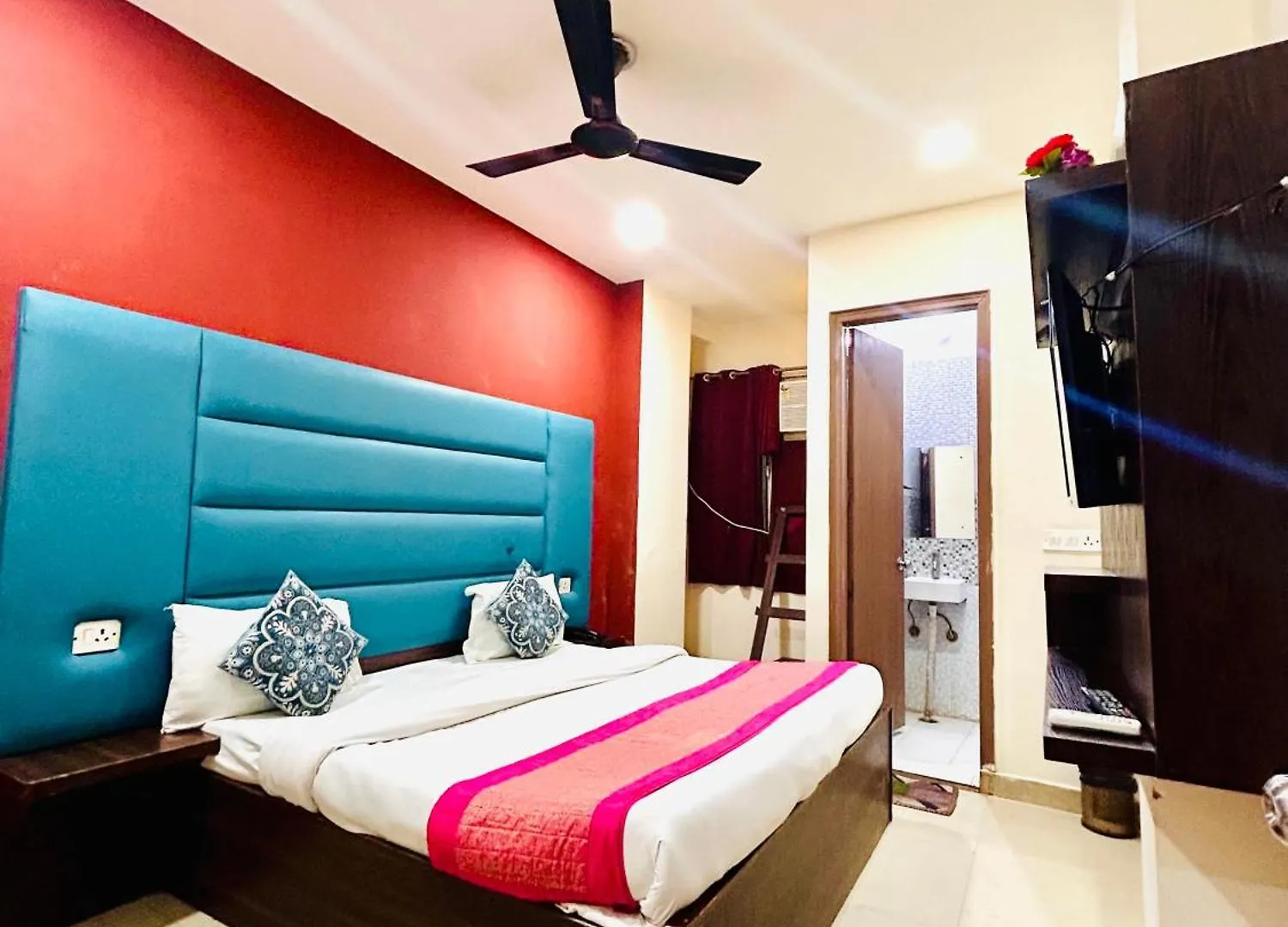 Hotel Aero Indus Near Airport New Delhi