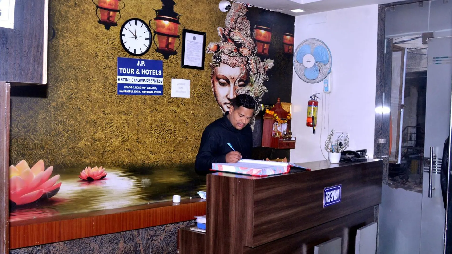 Hotel Aero Indus Near Airport New Delhi